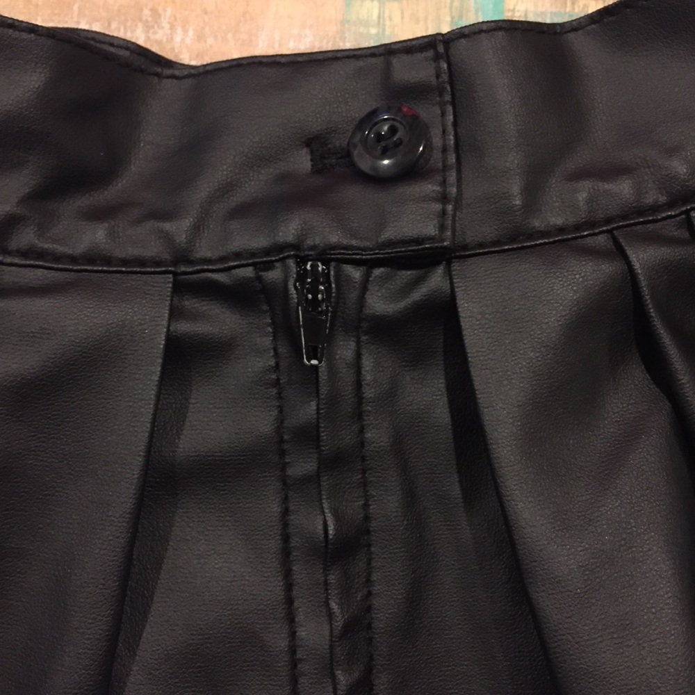 Nasty Gal Faux Leather Pleated Skater Skirt Black small circle - Picture 5 of 7